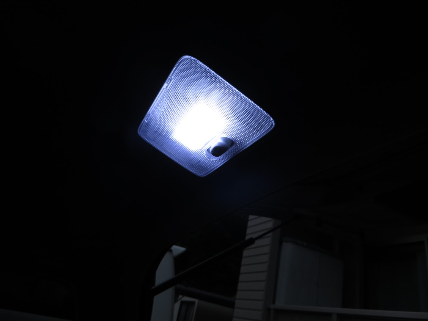 ルームランプを高輝度LEDに交換